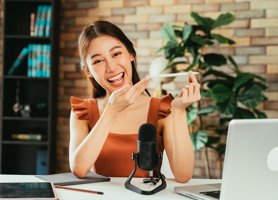 influencers chinos en su trabajo