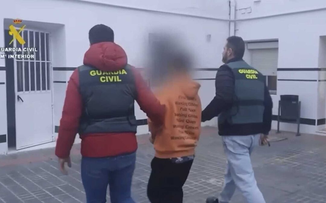 Detenidos por grabar vídeos sexuales de amigas con una cámara espía en Sevilla