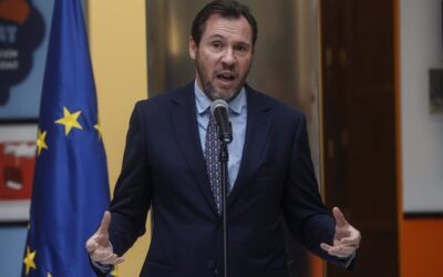 Puente afea a Moreno “seguir el ejemplo de Ayuso” y defiende “total transparencia” con el accidente ferroviario de Álora
