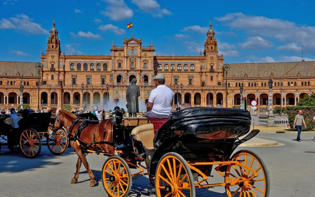 La singularidad de los bancos de la Plaza de España de Sevilla de la que no te habías dado cuenta