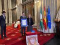 Moreno recibe la medalla como hermano honorario de la hermandad del Rocío de Bruselas