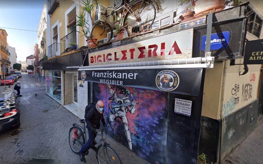Elevan la pena de cárcel al turista que sacó las vísceras de un machetazo a un hostelero de Sevilla