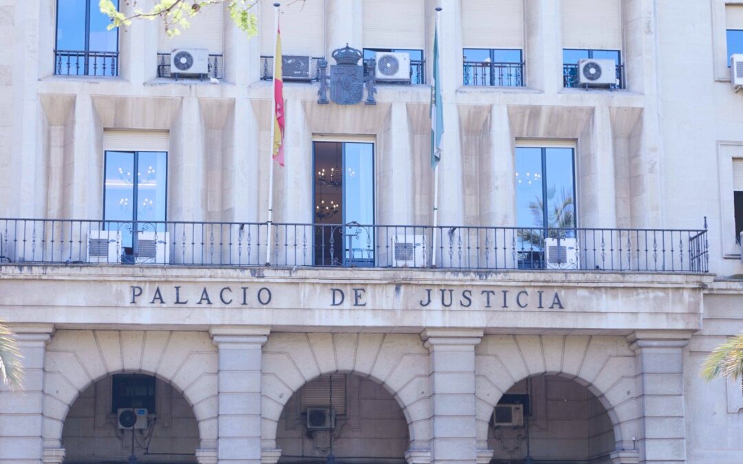 Condenada una mujer a prisión por abusar de una menor de 14 años que conoció en un parque de Sevilla
