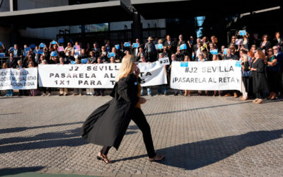 Abogados y procuradores mutualistas de Sevilla vuelven a la calle para batallar por jubilaciones dignas