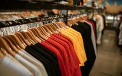 Llega a una tienda en Porsche pero cambia la etiqueta de una prenda: acaba condenado
