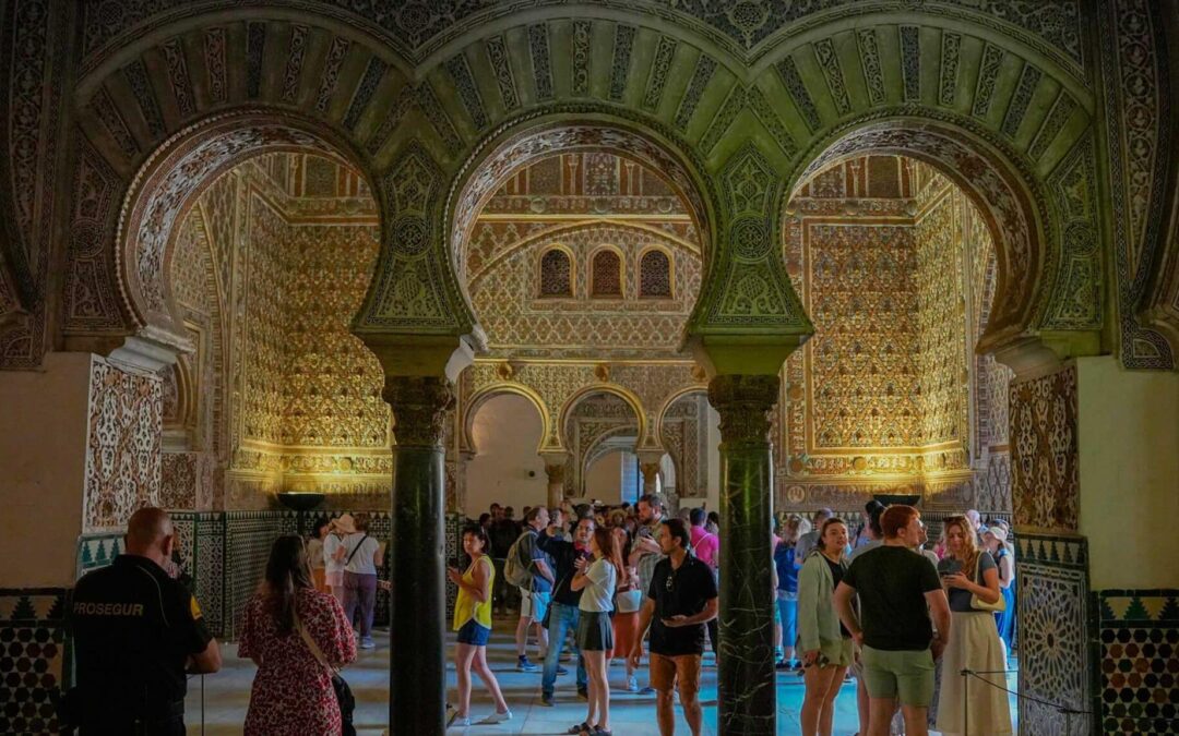 El Alcázar pone en valor la colección Carranza ‘Azulejos y lozas de Triana’ tras su completa puesta al día