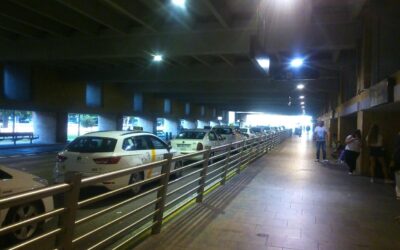 En libertad con cargos los taxistas detenidos por amenazas en el aeropuerto