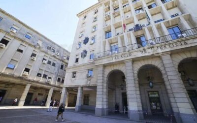 Piden 21 años de cárcel para dos hombres acusados de asaltar un piso de Sevilla para vengar una agresión a los hijos de uno de ellos
