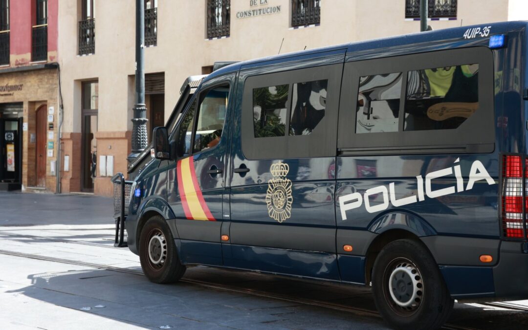 Violan a una menor en Sevilla y la familia tirotea al hijo del agresor como venganza