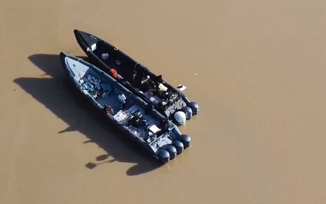 un dron graba otras 7 narcolanchas surcando el Guadalquivir