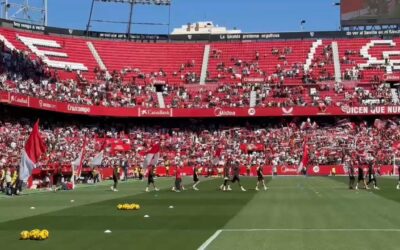 La previa del derbi Betis-Sevilla en directo | los aficionados alientan a los equipos a un día del partido